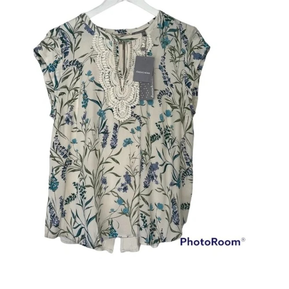 NWT Stitch Fix Daniel Rainn Floral Lace Trim Blouse